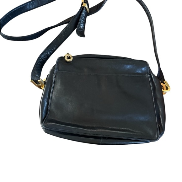 Perlina Black Shoulder Bag with Adjustable Strap and Zipper Closure - Picture 4 of 10